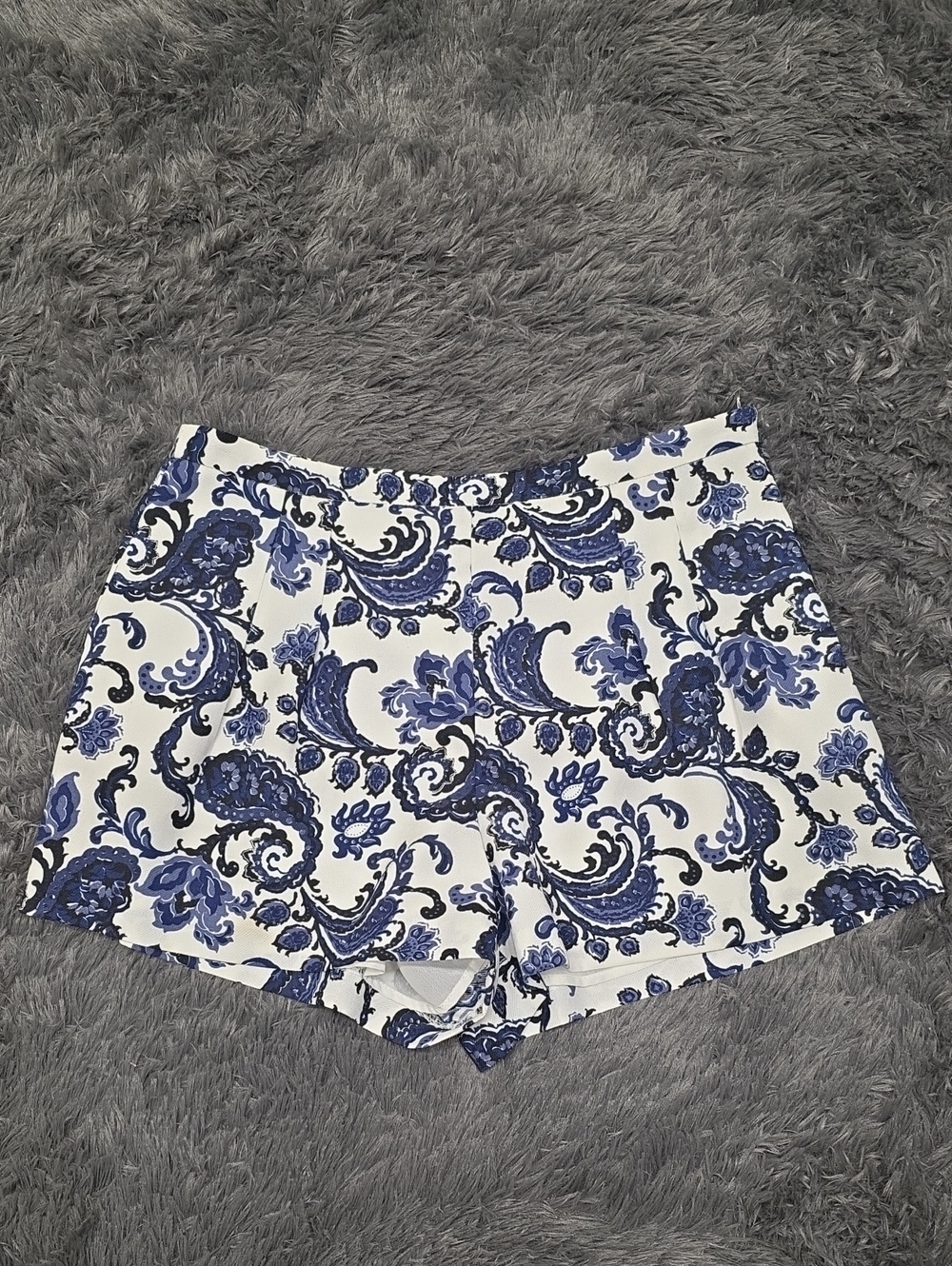 Forever 21 -Shorts with Blue Paisley Print. Size L